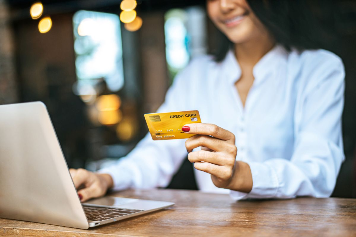 Pago mínimo vs. pago para no generar intereses: cuál elegir