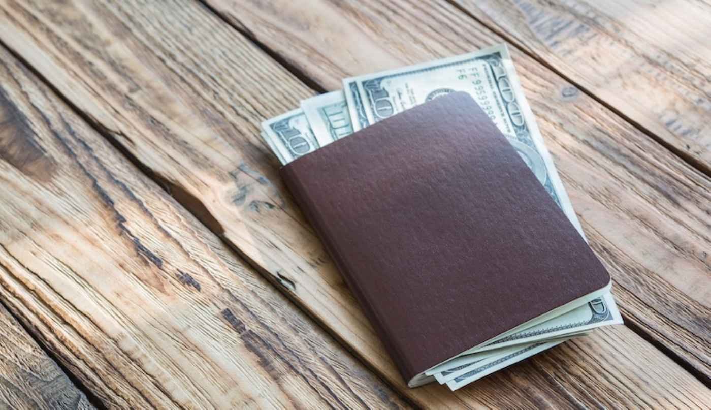 dinero-dentro-de-billetera