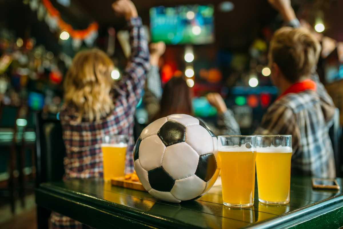 Cómo capitalizar el torneo de fútbol 2026 en tu negocio