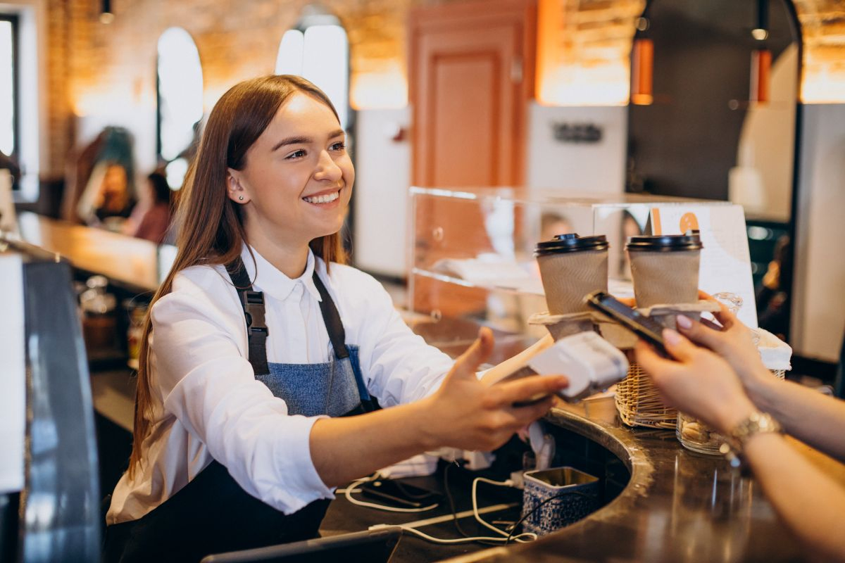 Propinas en restaurantes, salones y delivery: guía práctica