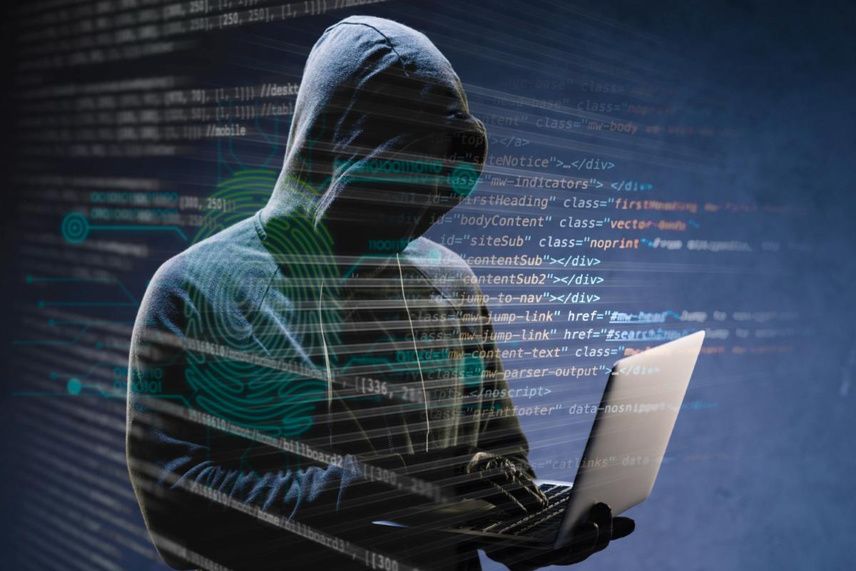 delincuente-hackeando-con-computadora