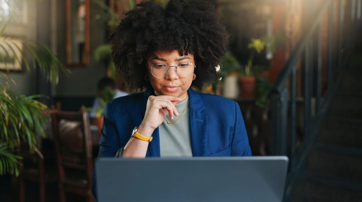 Empreendedora fazendo integração da Point Smart ao sistema de gestão PDV.
