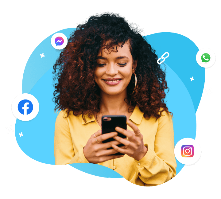 Mulher com camisa amarela sorrindo enquanto olha para um celular em suas mãos. Ao redor dela, há ícones do WhatsApp, Facebook, Instagram e Messenger.