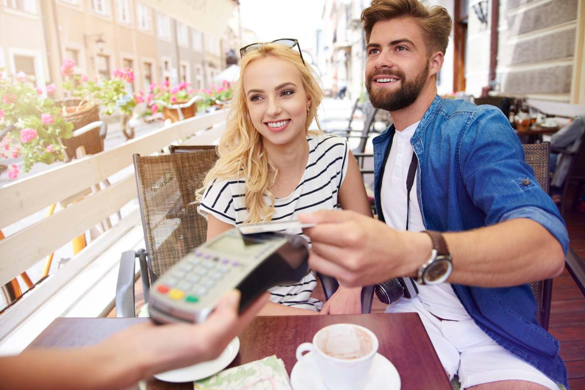Efectivo, débito o crédito: Qué conviene al viajar