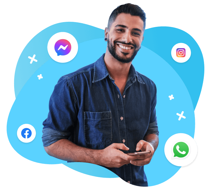 Chico con remera y camisa a cuadros sonriendo mientras segura su celular. Los íconos de WhatsApp, Facebook, Instagram y Messenger flotan alrededor de él.