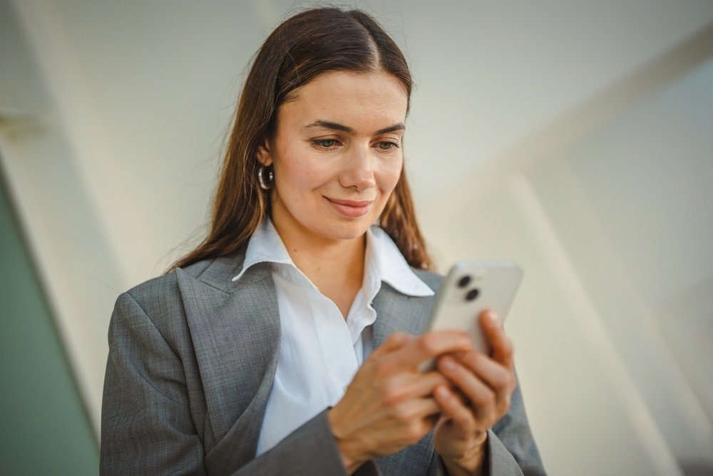 Empreendedora abrindo Conta Negócio Mercado Pago com CNPJ pelo app.