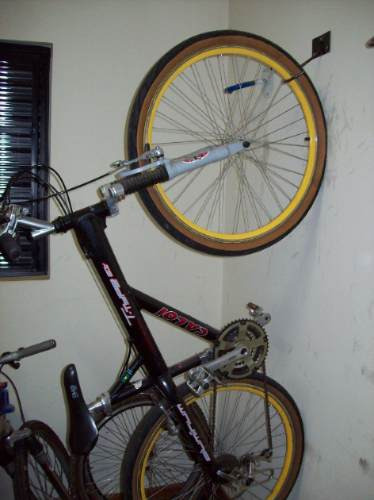 Colgar bici del techo Colgar bici del techo