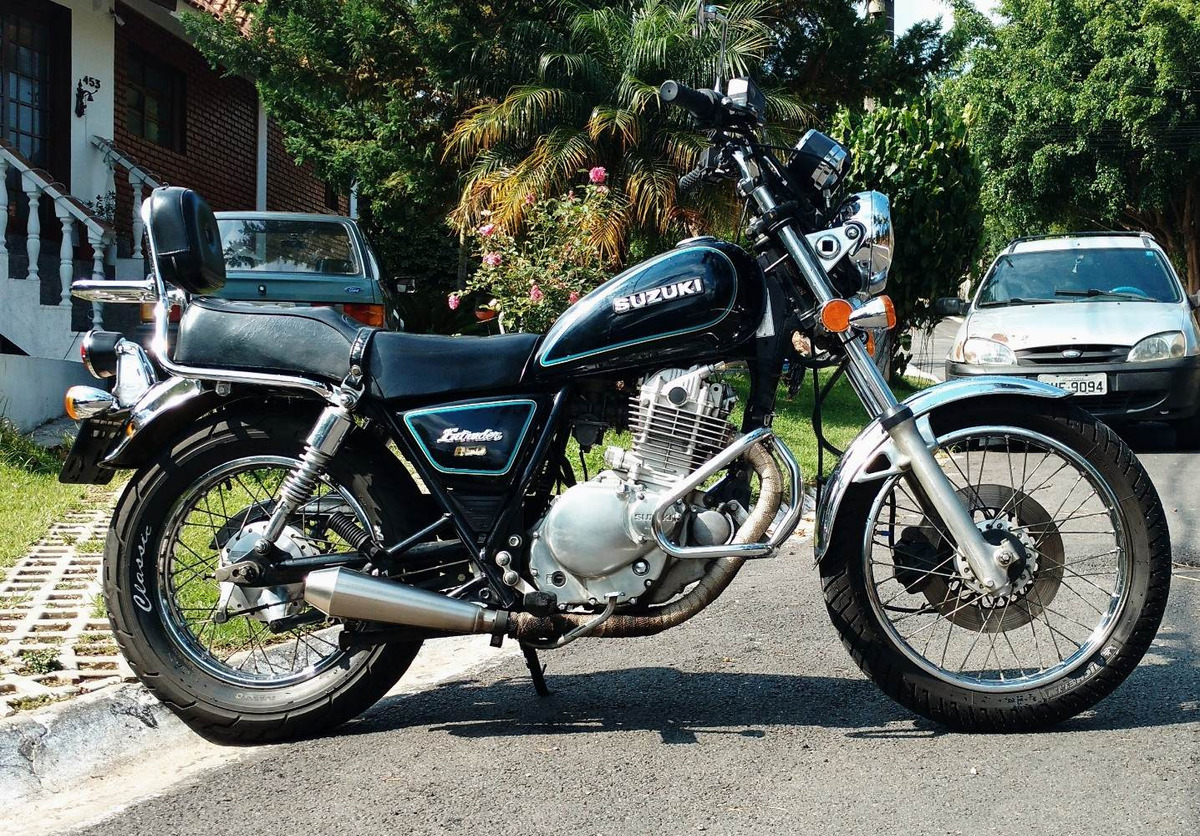suzuki intruder 250 (terceiro dono, manual e chave reserva). Carregando zoom.