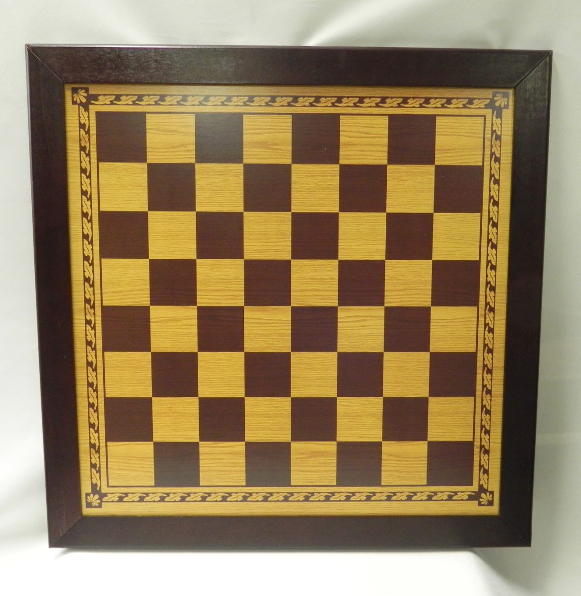 Tabuleiro de dama/xadrez em madeira veja como fazer..( Wooden board /  checkerboard see how to do it. 