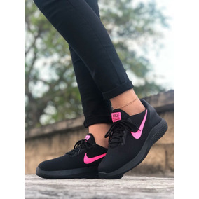 chicas con tenis nike