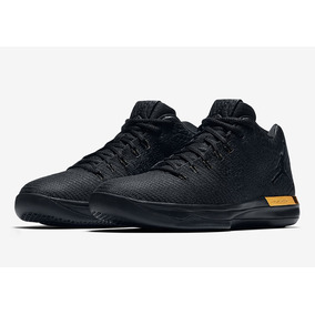 tenis jordan negros con blanco