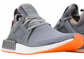 tenis adidas gris con naranja