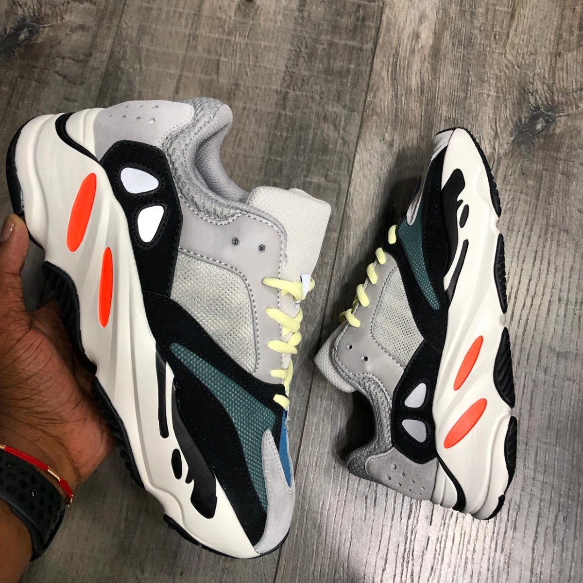 tenis adidas yeezy 700