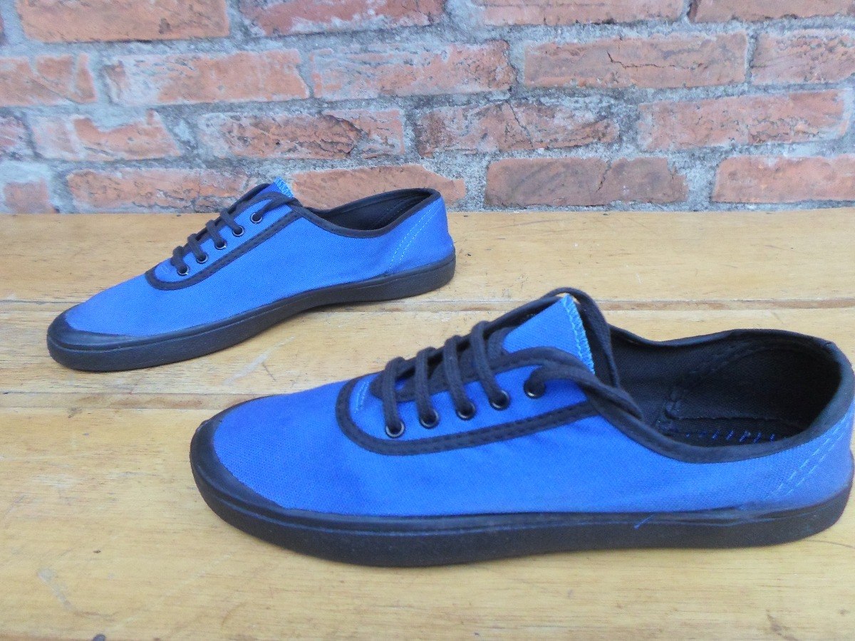 tenis azul celeste