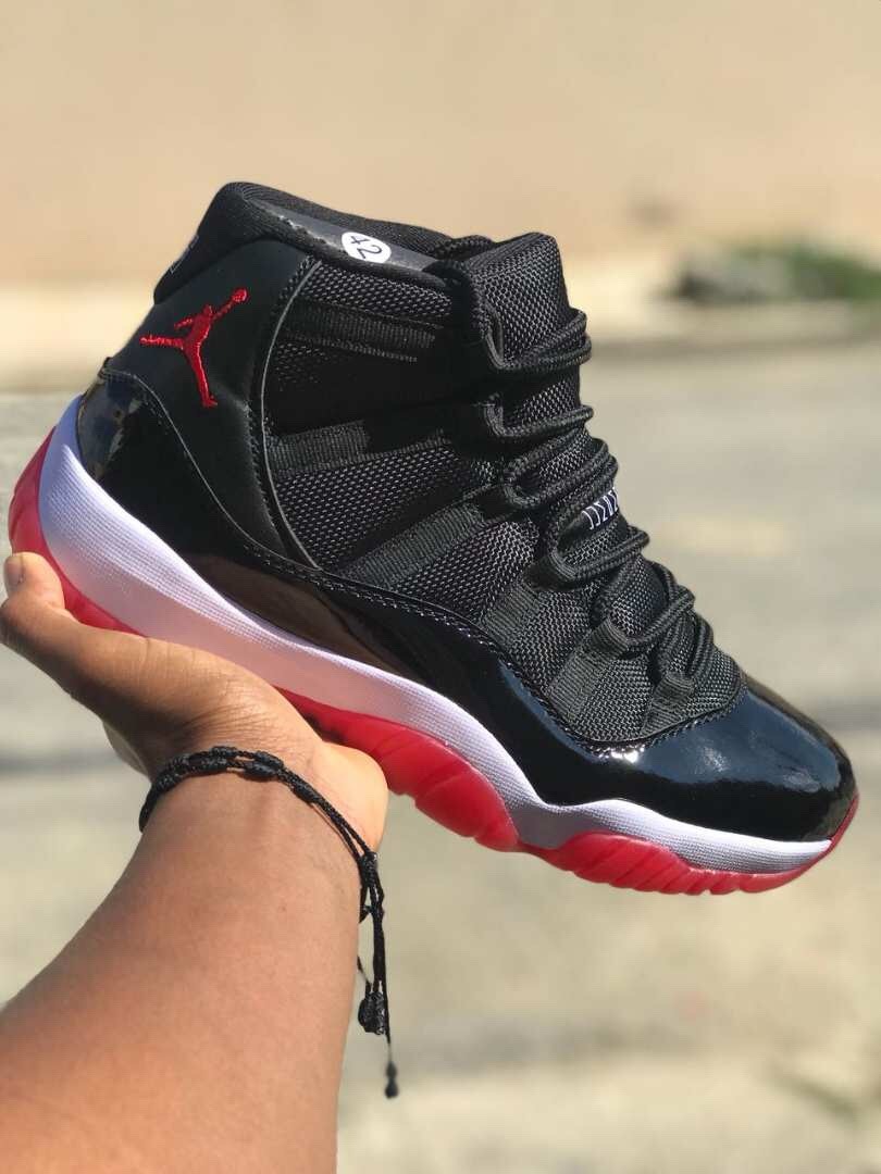 jordan 11 rojo negro y blanco