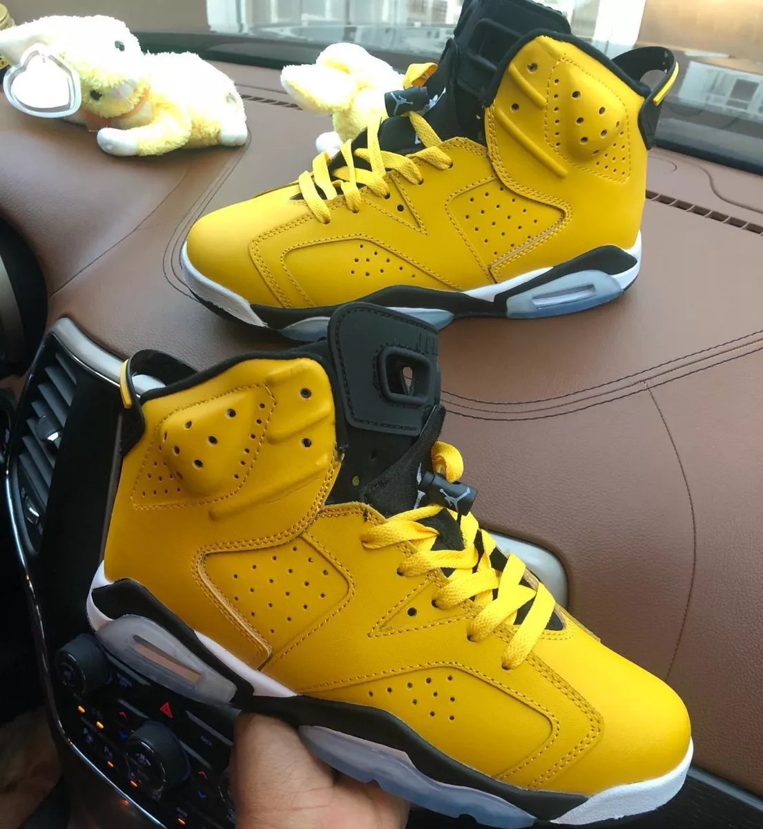 jordan 6 amarillo