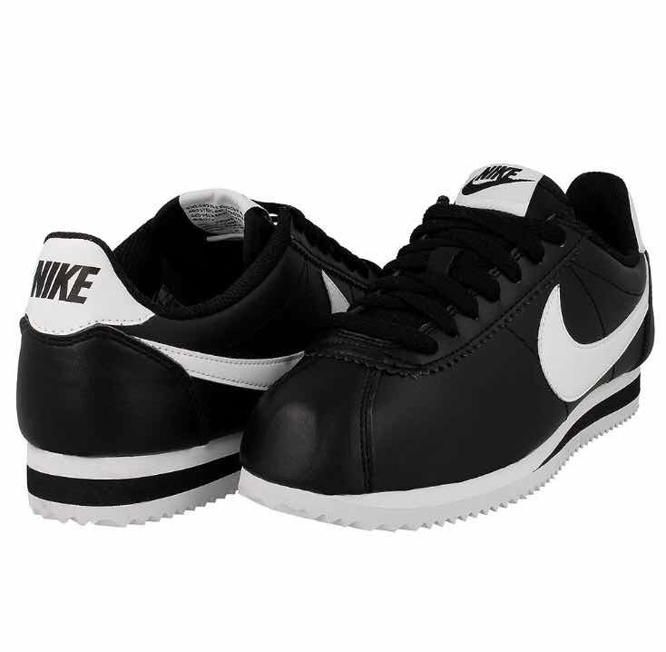 nike cortez en negro