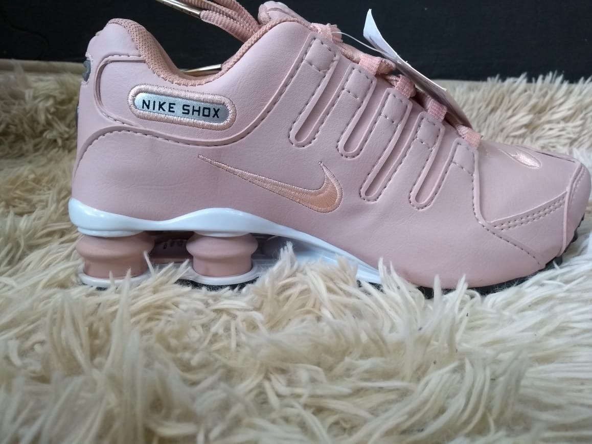 nike shoks rosa