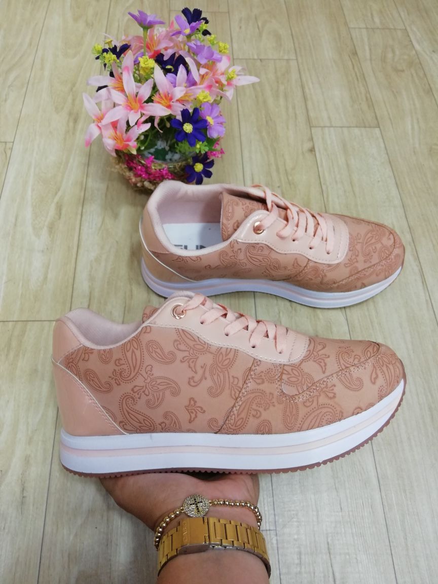 Tenis Para Dama. Calzado Tipo Casual De Mujer Talla 35 Al 40 - $ 58.000 en  Mercado Libre