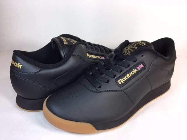 reebok negro con dorado