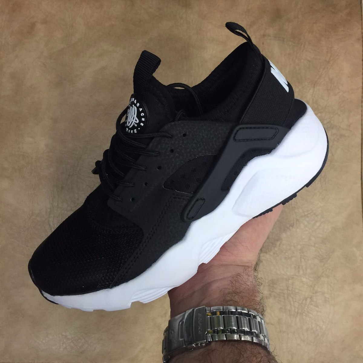 huarache negras con blanco