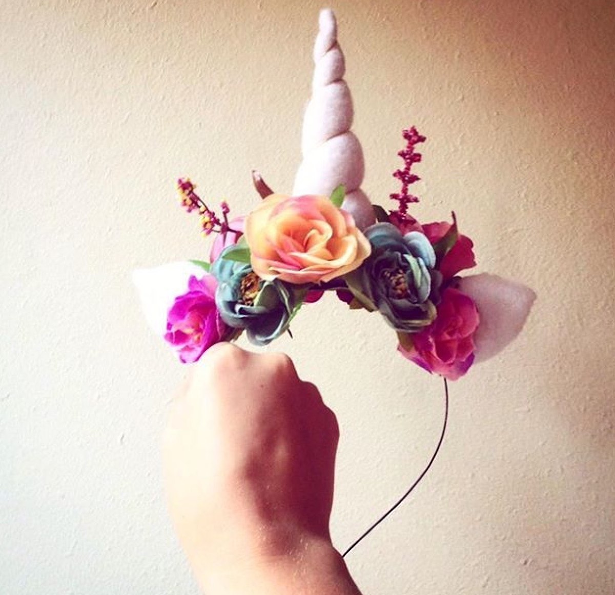 Tiara De Unicórnio Com Orelhas E Flores Para Festivais R$ 50,00 em Mercado Livre Aparador Vermelho Etna ~ Tiara De Unicórnio Com Orelhas E Flores Para Festivais R$ 50,00 em Mercado Livre