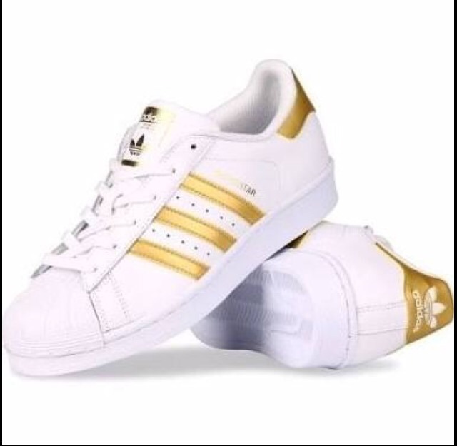 tenis adidas branco e dourado