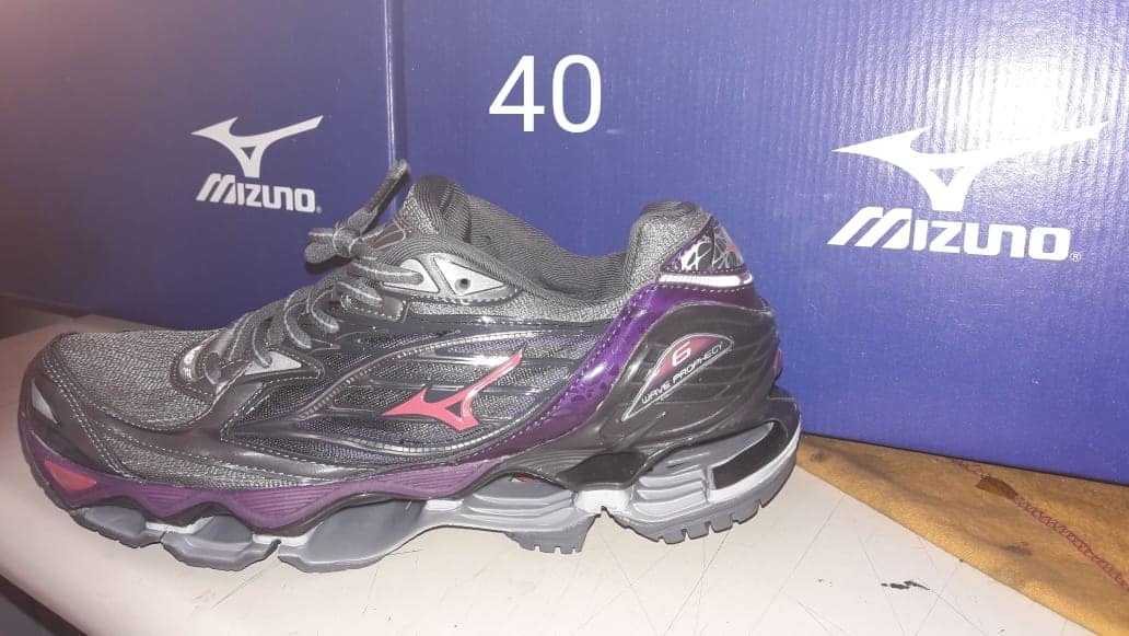 mizuno cinza e roxo