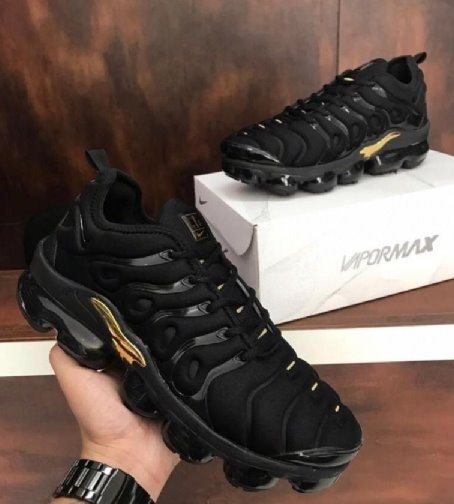 vapormax preto e dourado