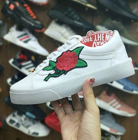 tenis vans flor vermelha