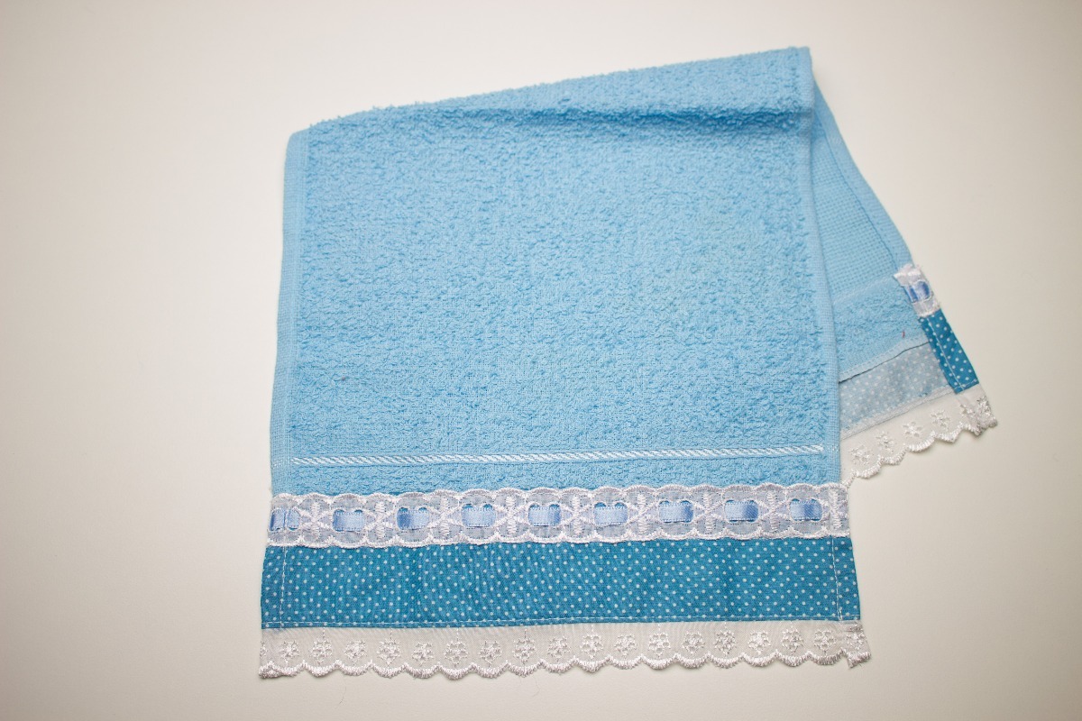 Toalha Azul Bordada Em Ponto Cruz Toalha De Boca Azul Bordada Em Ponto Cruz À Mão Cavalo Bebe - R$ 30,00