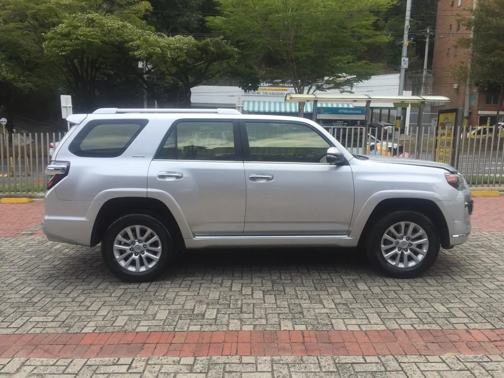 Toyota 4runner Limited 40 2016 Plata 5 Puertas 152900000