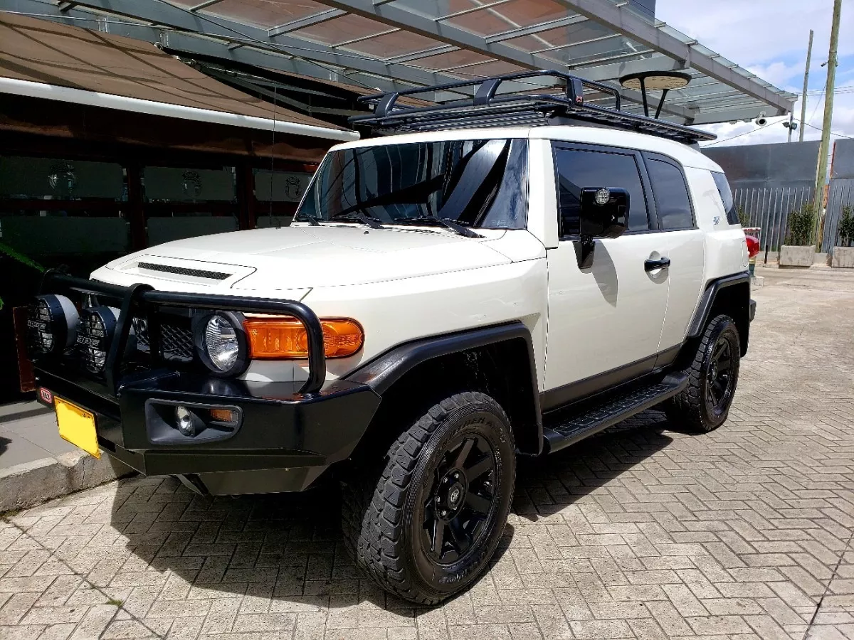 Toyota Fj Cruiser Black White Edition 2018 155 000 000 En Tucarro