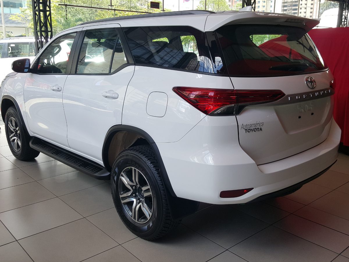 Toyota Fortuner 2019 2.4cc Diesel Aut 4x2 - $ 138.900.000 en TuCarro