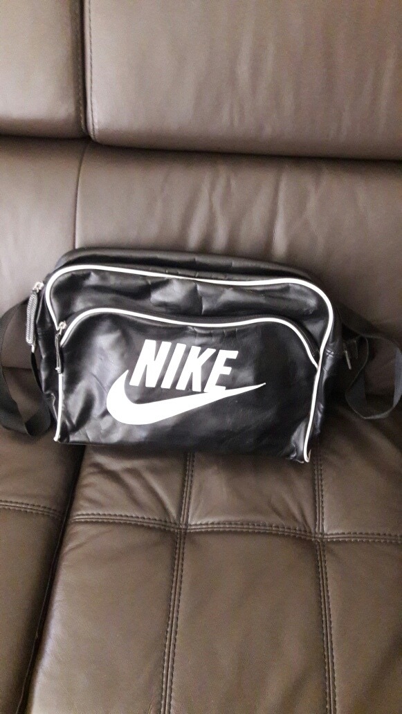 Ub Bolso Nike Cuero Viajero Ejecutivo - Bs. 1.590.000,00 en