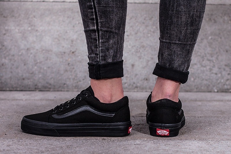 vans u old skool black