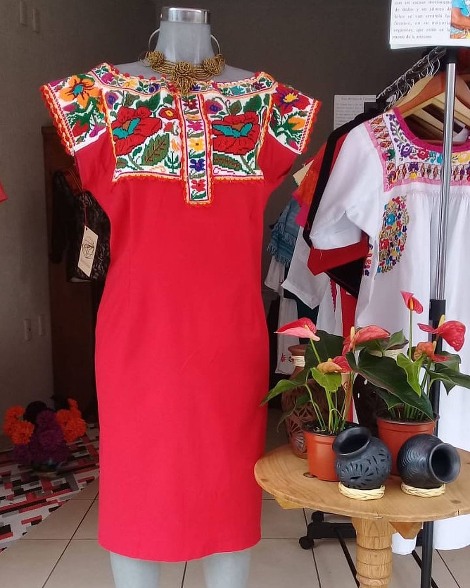 Vestidos Bordados A Mano De Oaxaca Vestido Bordado A Mano De Yaitepec Juquila Oaxaca - $ 2,200.00 en