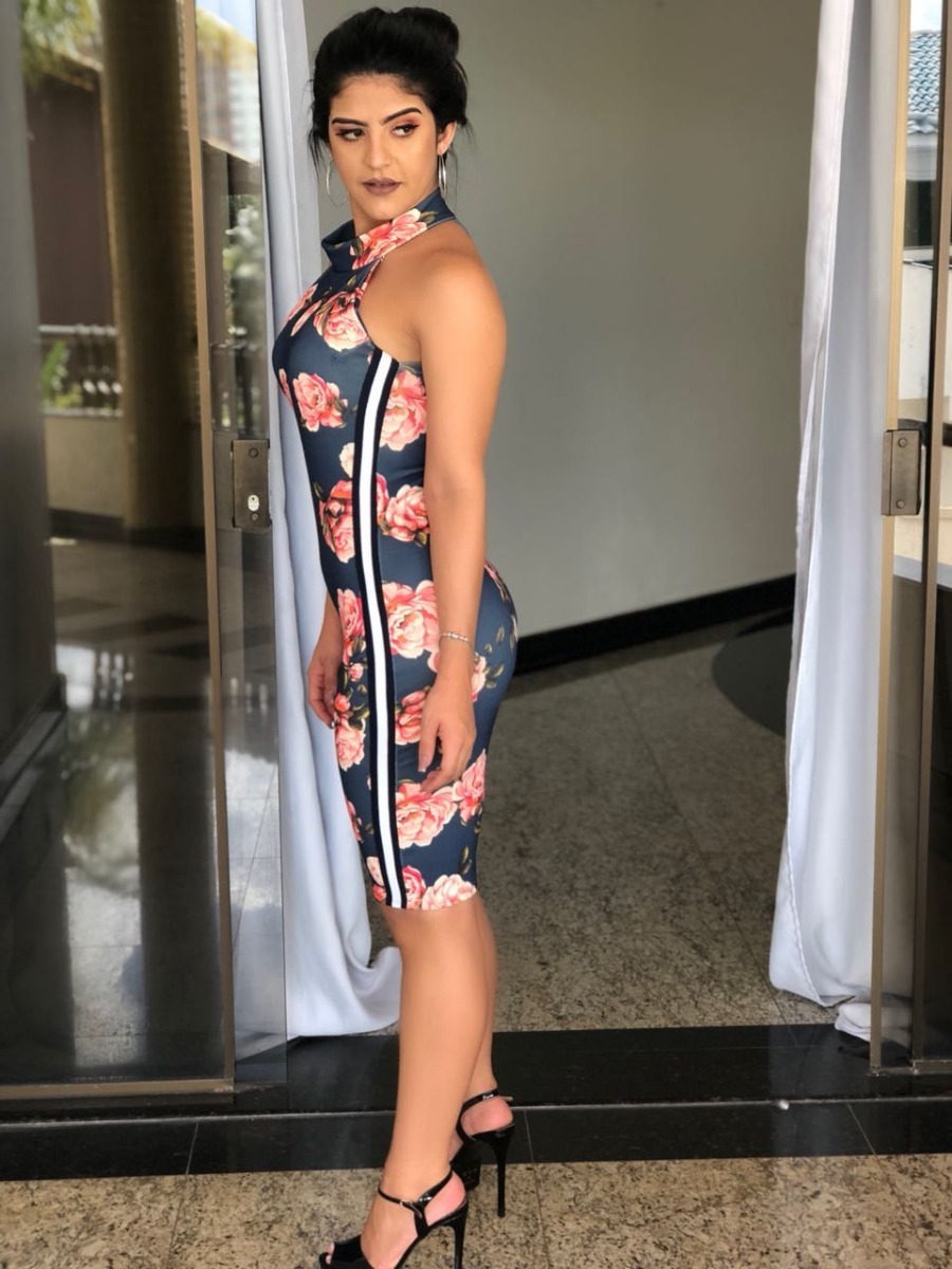 vestido midi colado estampado