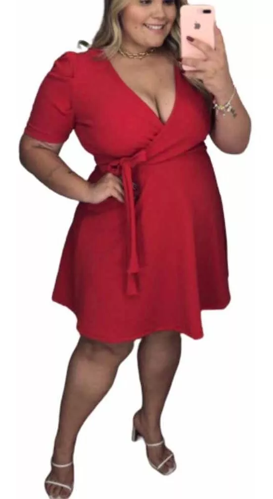 vestido decote profundo plus size