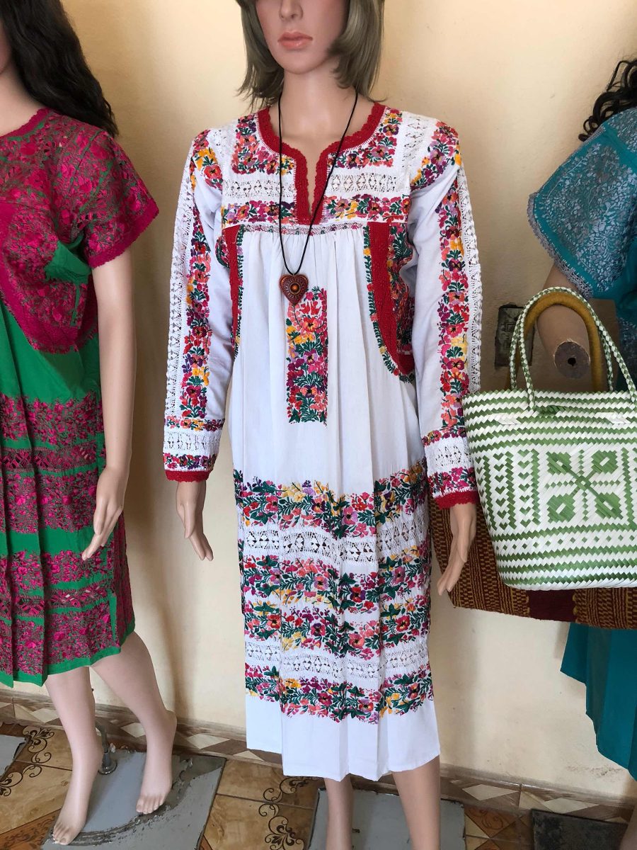 Vestidos Bordados A Mano De Oaxaca Vestido Huipil Dama Bordado Artesanal Oaxaca Mexicano - $ 12,375.00 en