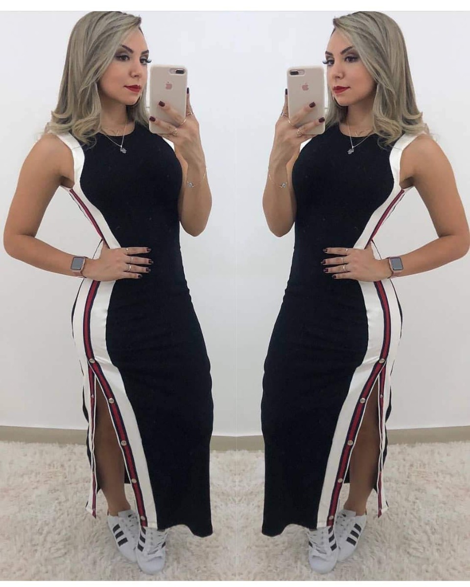 vestido preto com abertura lateral