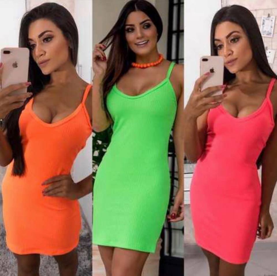 vestido rosa neon curto