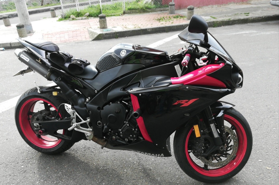 Yamaha R1 2011 - $ 33.000.000 en Mercado Libre