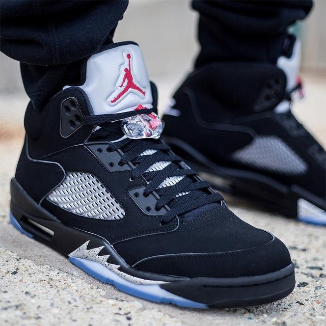 jordan retro 5 negras