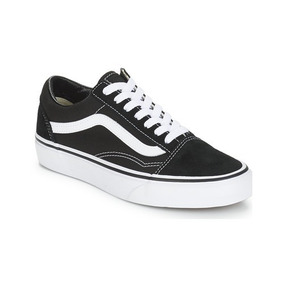 vans negras con blanco