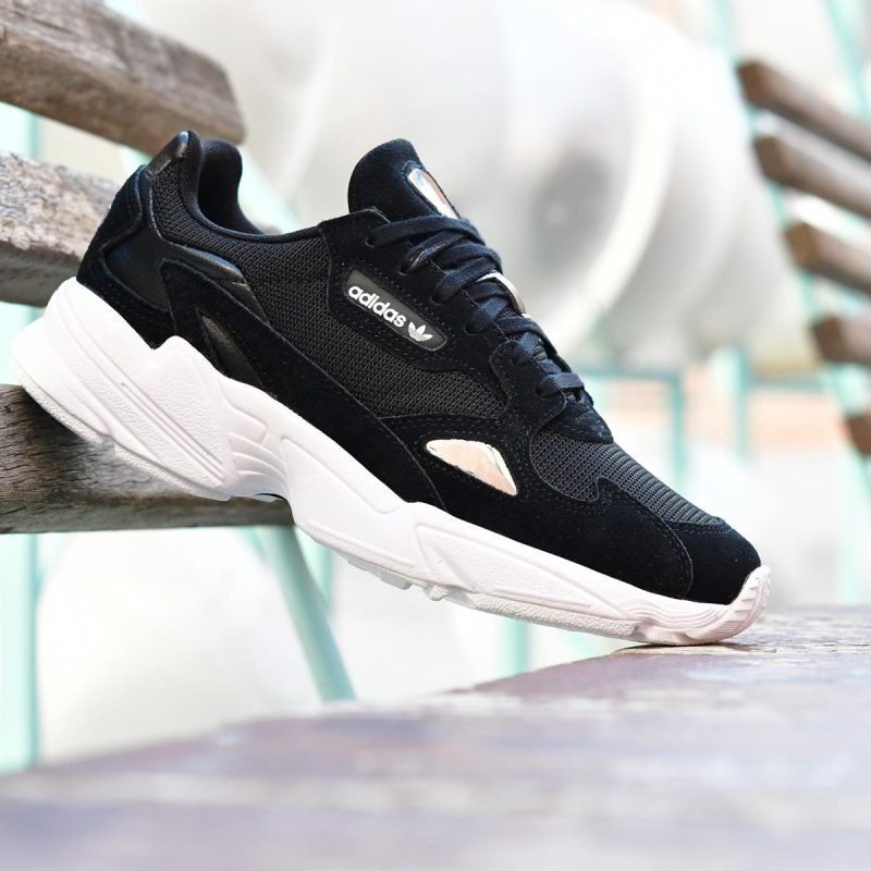 adidas falcon negras charol