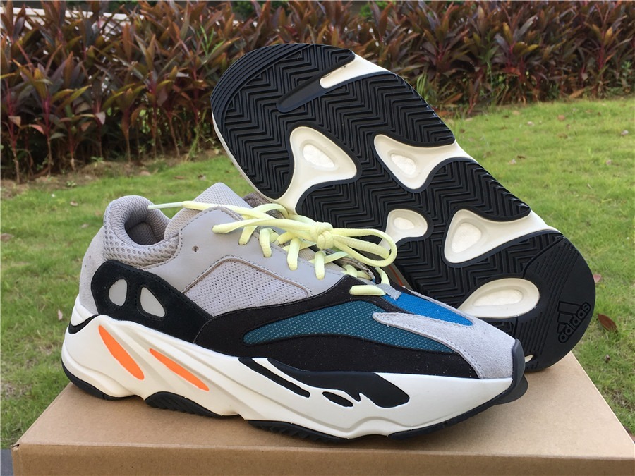 yeezy 700 costo