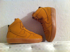 botas nike mostaza