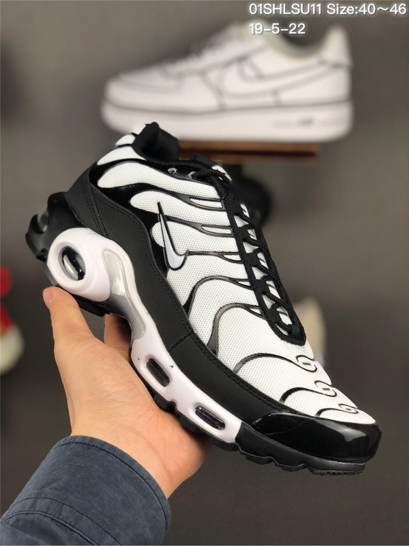 vapormax plus blanco y negro