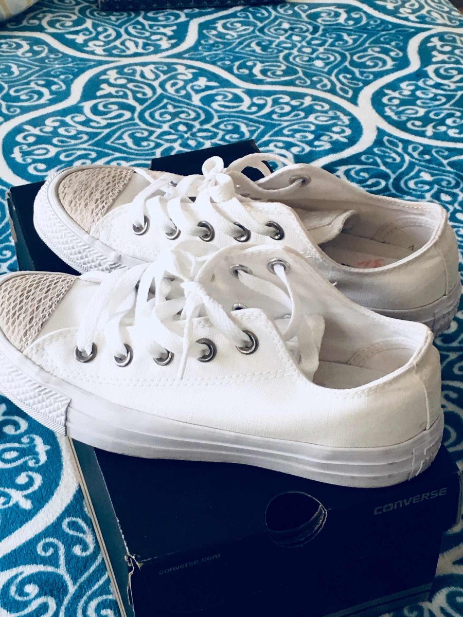 {keywor d} converse blancas doradas